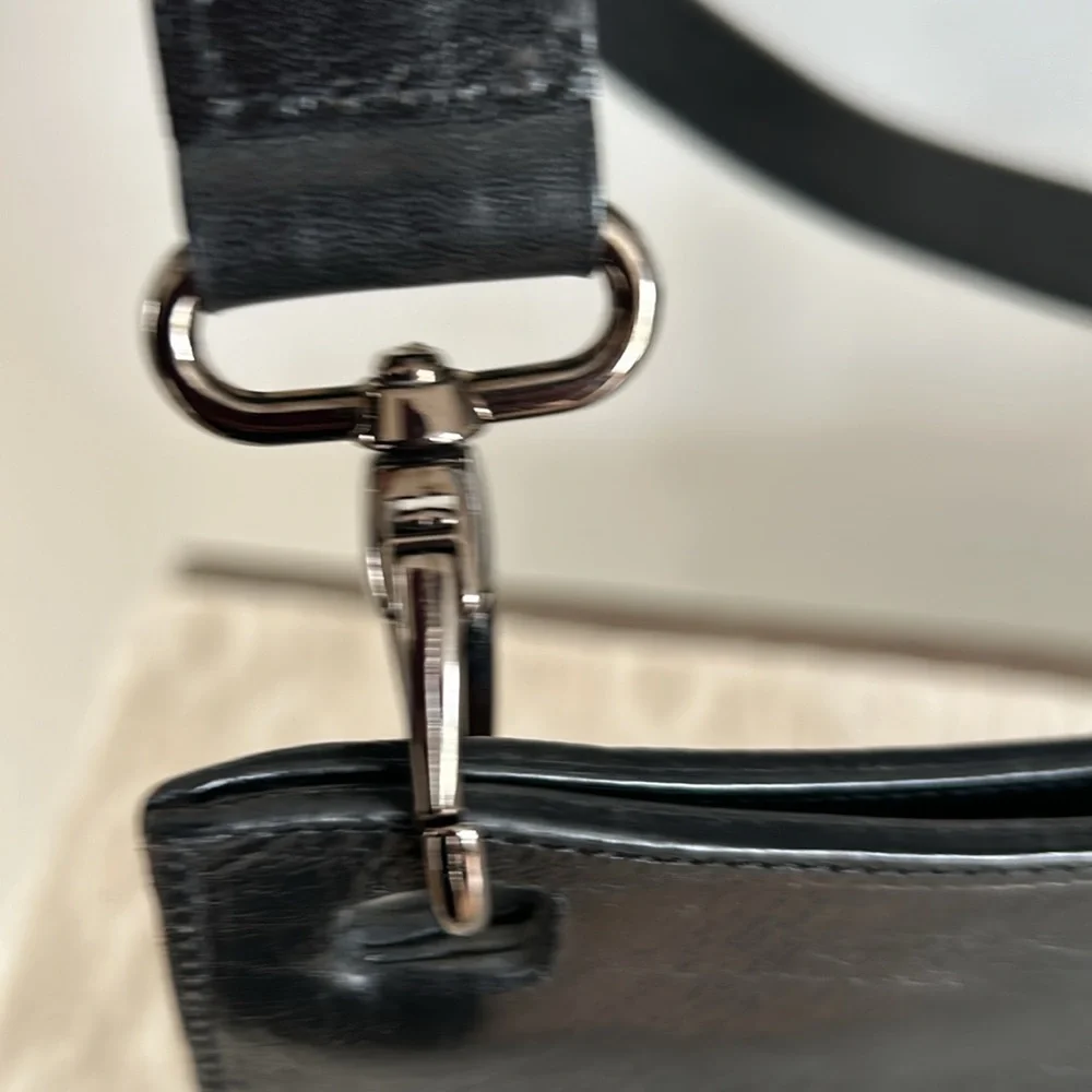 Bambas Work of Art Leather Shoulder Bag - Picture 9 of 12